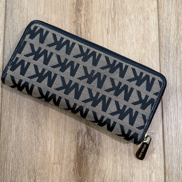 Michael Kors Black and Brown Logo Wallet - Picture 2 of 5